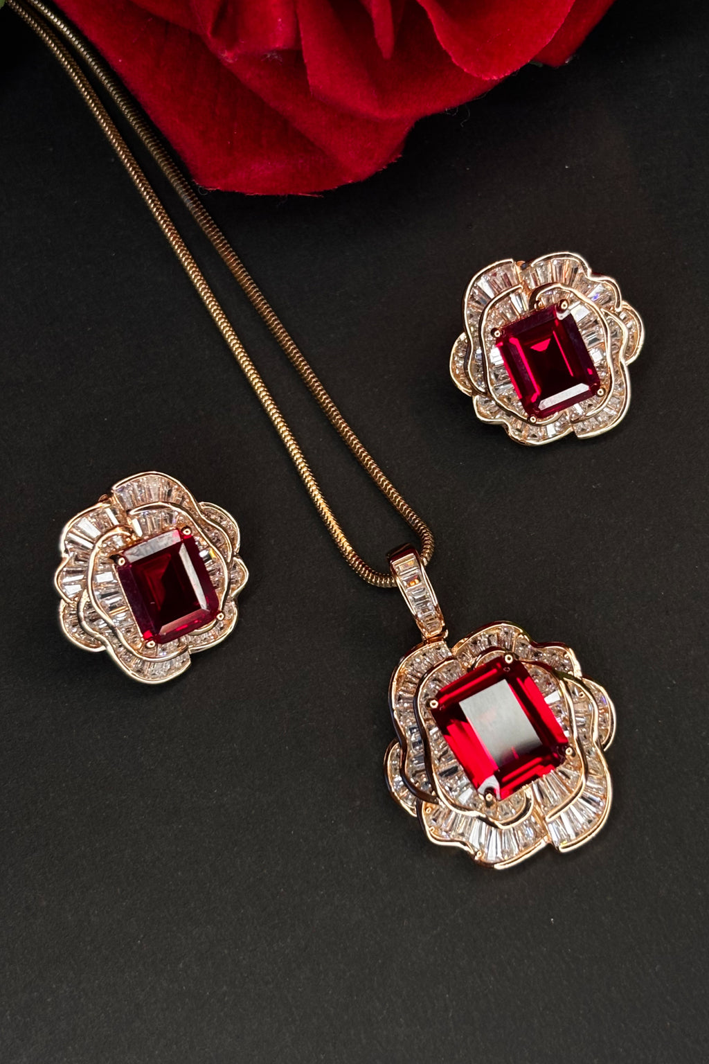 Aria Pendant Set