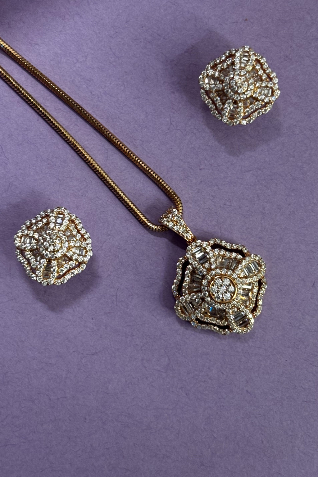 Ava Pendant Set
