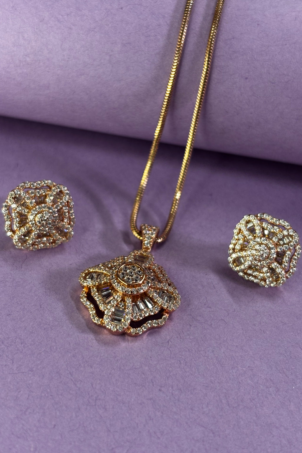 Ava Pendant Set